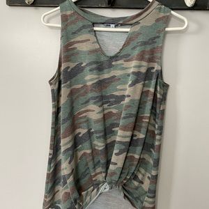 Camo cutout knot tank